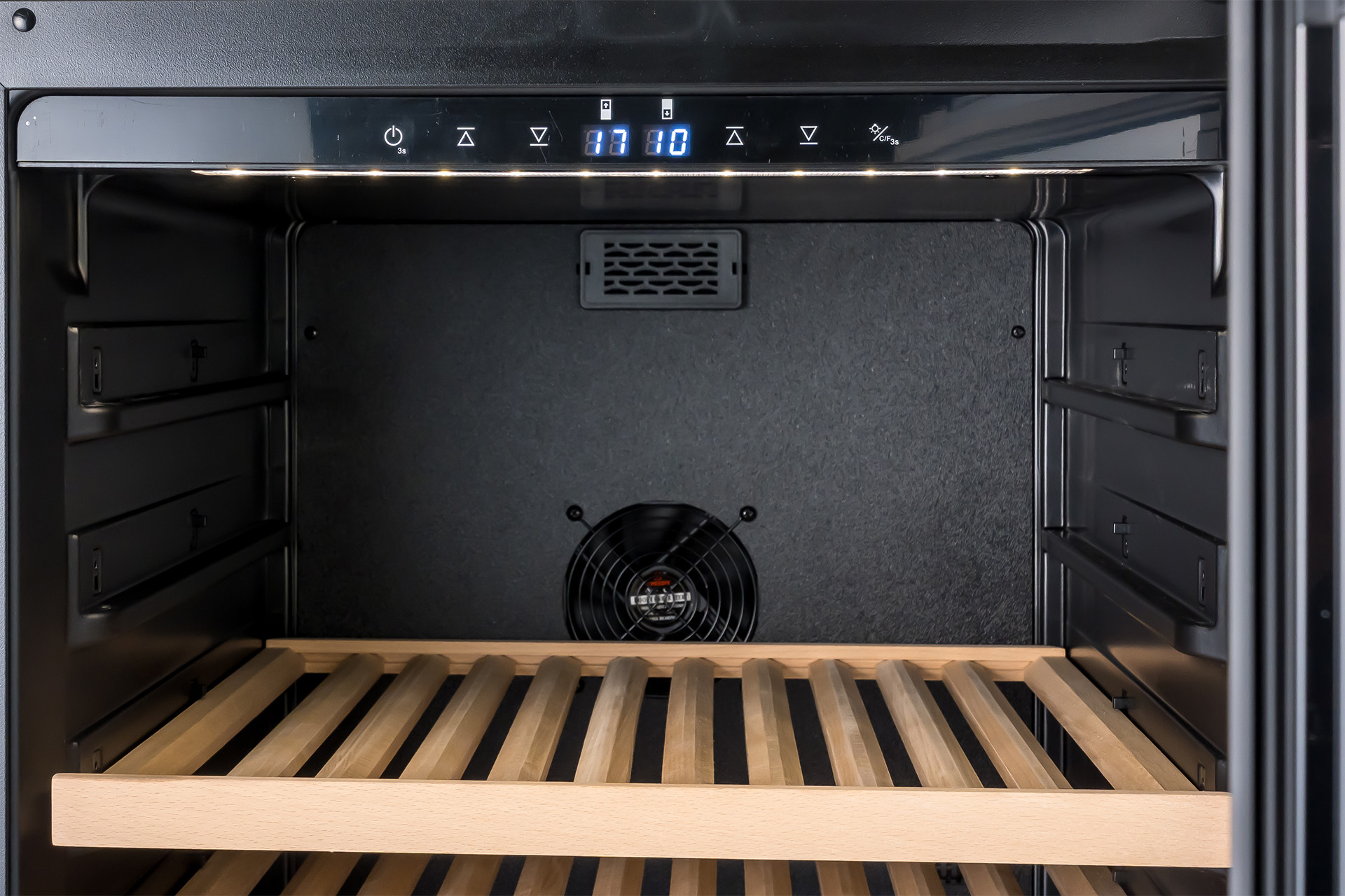 ワインセラーの庫内