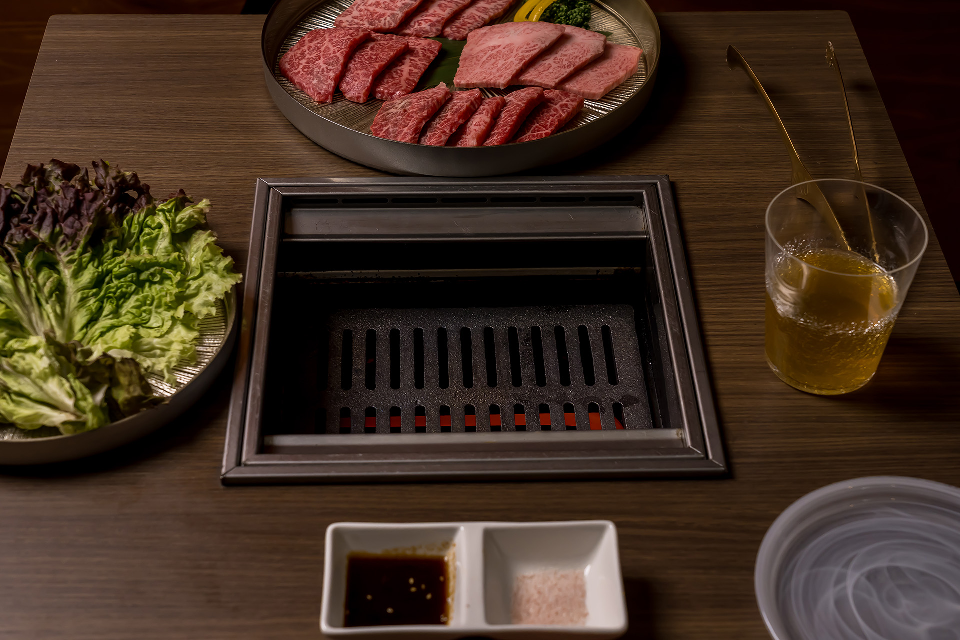 埋め込みやテーブル設置にも対応する柔軟性